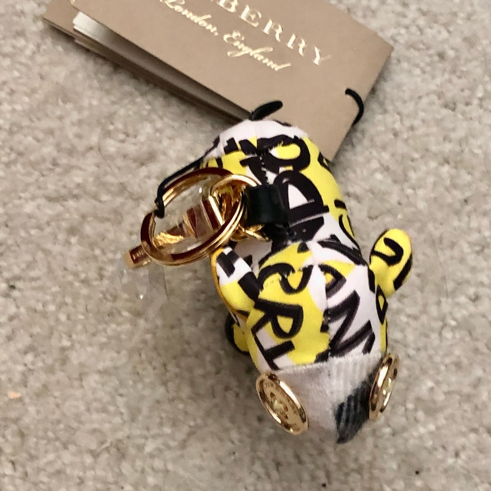 🎁Authentic new with tag Burberry Graffiti charm . - Picture 3 of 9